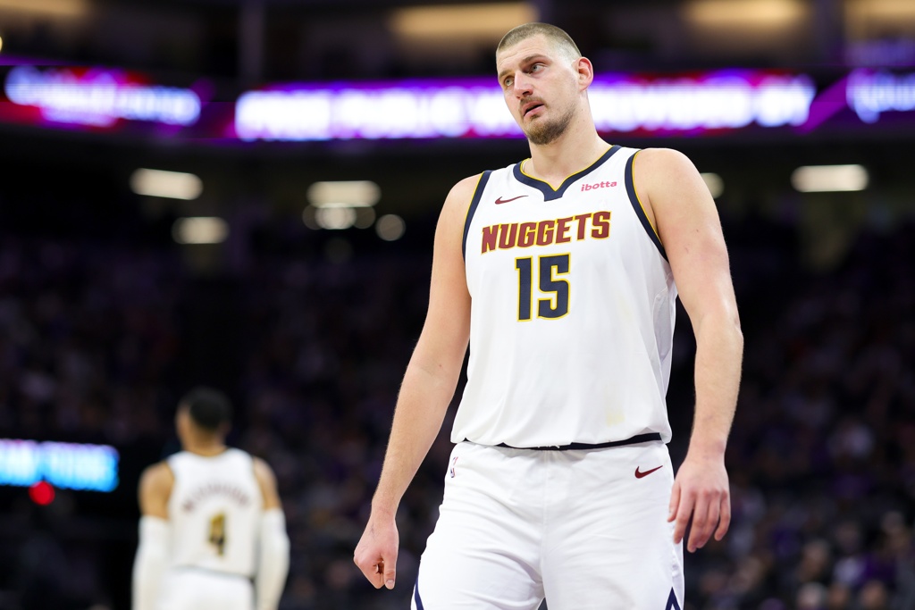 KG:约基奇就像张伯伦 统治了当今所有中锋 将成最伟大中锋之一